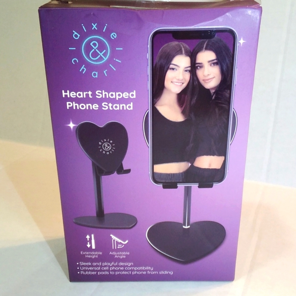 Dixie & charli universal heart phone stand nwot